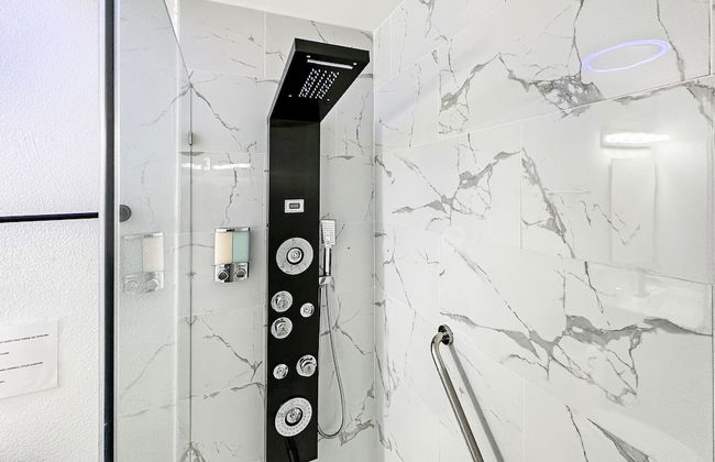 Experience Luna Sky! 65" TV Bar BBQ go FL Keys - Foto 42