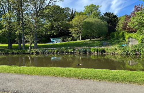 Canalside walks Riddlesden Local to Skipton Ilkley Haworth & Keighley Worth Valley Railway - Foto 36