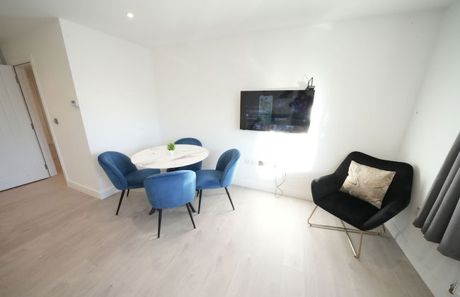 Heathrow Charge and Go - Photo 60