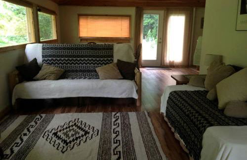 Secluded Cottage Rental in the Woods in Stony Creek, New York - Foto 8