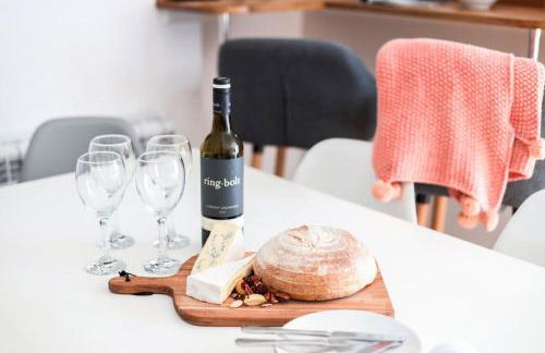 Beach Lovers Paradise in Portreath - With Sea Views & Log Burner just 100m from beach - Photo 8