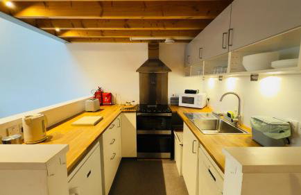 Afan Forest Bunk House-Converted Chapel Sleeps 35 - Foto 35