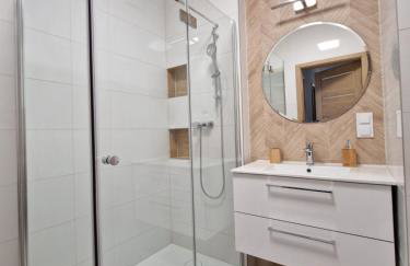 Apartament Paderewskiego Two Bedrooms Private Garage FV Self Check-in - Foto 16