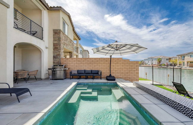 Lakefront w/ Private Pool, Great for Festival Season Lago Luxe by Avantstay - Foto 4