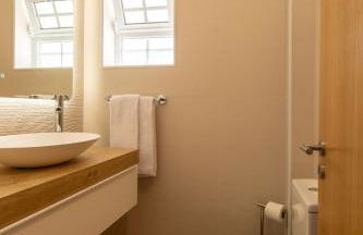 Luxuosa Villa com Piscina, Garagem e Vista Mar - Foto 38