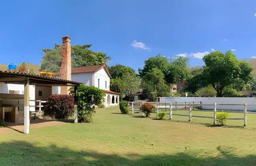 Casarão Miguel Pereira - Refúgio na Natureza com Lareira Externa, Piscina, Fondue e Amplo Jardim - 12 Min do Parque Terra dos Dinos - Foto 19