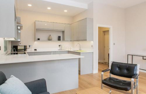 Beautiful 2 bed terrace flat close to Greenwich - Pass the Keys - Photo 46