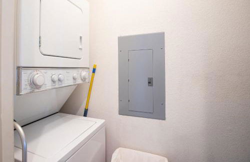 Amazing Lake Views with Pool, Loft, & Balcony - Foto 27