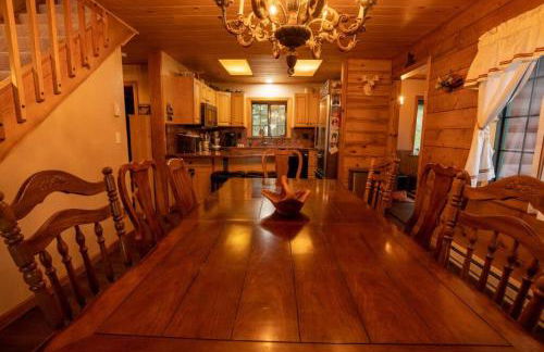 Warm Woodland Getaway with Land - Foto 41