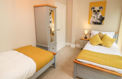 The Grooms - Photo 13