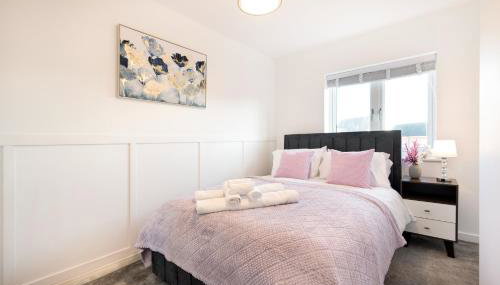 Shinfield Studio Luxury Stay - 2 Parking - Family & Business - Foto 4, towels, wardrobe