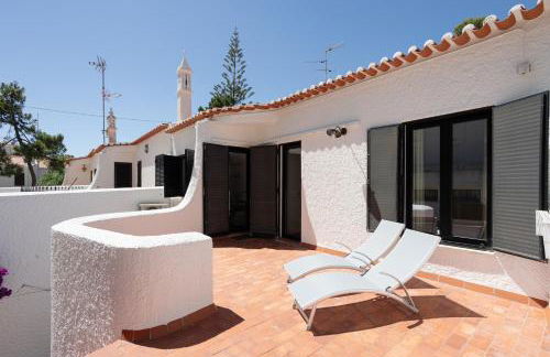 Moradia Tradicional no centro a 100m da Praia - Foto 7