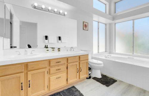 8BR 5BA SuperHero Retreat-King Beds, BBQ, Hammock, Firepit, MiniGolf, WorkSpace - Foto 9