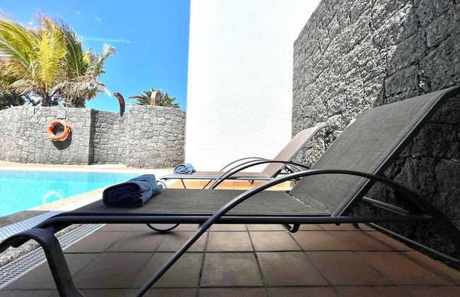 Beautiful 5-bed Villa in Playa Blanca - Photo 27