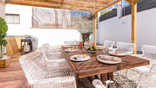 Villa Serranita - Stylish Holiday Home with Views and Air Conditioning 15 mins to Sitges - Photo 2