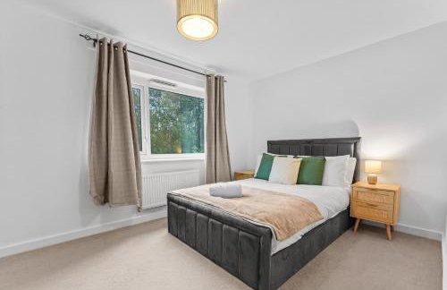 3 Bedroom house with 5 beds and Parking 18LW - Photo 3