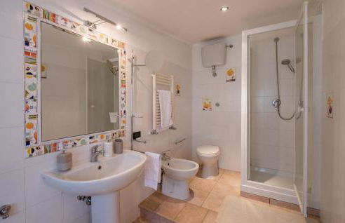 4 Bedroom Lovely Apartment In Nerola - Foto 42