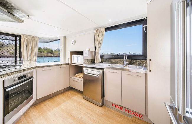 Coomera Houseboat Holidays - Foto 21