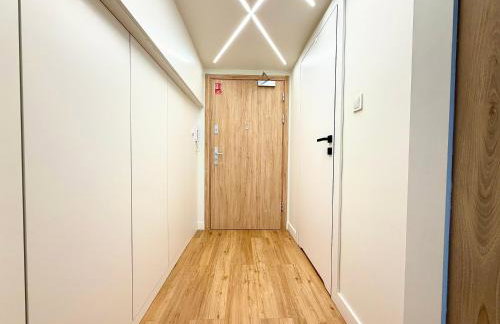 Wrocław Airport Studio with Mezzanine by BookingHost - Foto 8