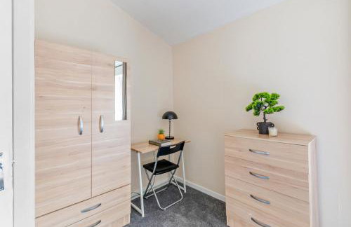 House - Sleeps up to 10 & Free Parking - Foto 7