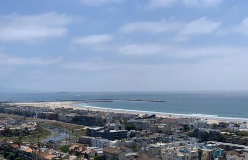 Venice Beach Lux Retreat Coastal Apartment Haven - Photo 30