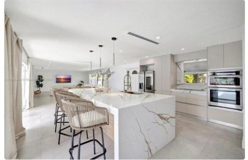 Waterfront Villa with 3 bedroom private suites - Foto 1