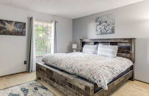 Spacious Aurora Retreat w/ Game Room + Hot Tub! - Foto 19