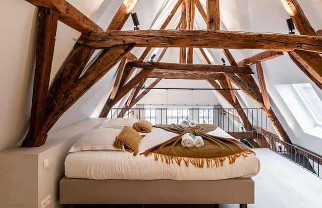 City-view Loft With Wooden Beams and Mezzanine - Foto 11