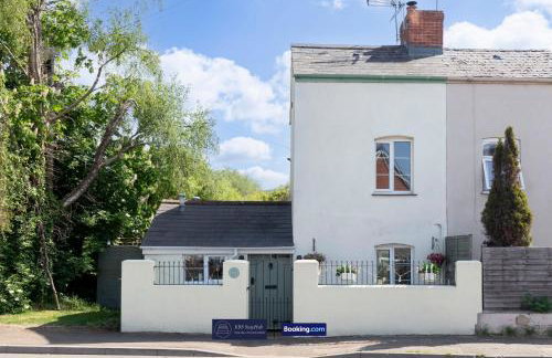 Charming 2-BR Cottage in Stonehouse with Courtyard Garden and Log Fire - Foto 30