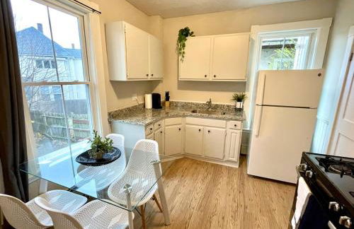 2 BR City Sanctuary - 5 Mins to Historical Salem! - Photo 16