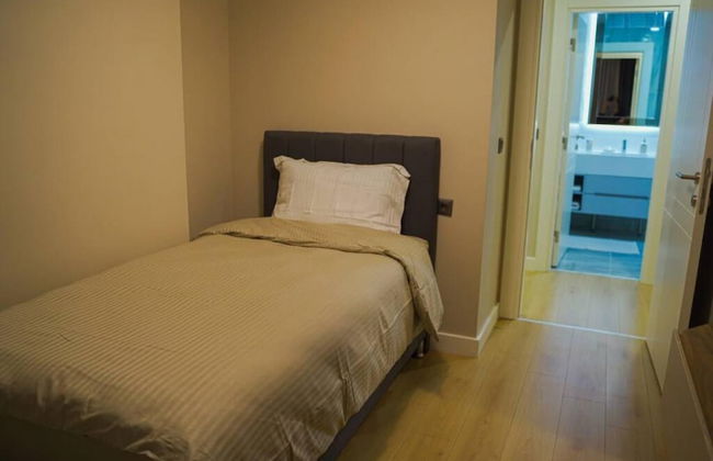 Exclusive Spacious 2 1 Apartment 2 Bathrooms - Core Living - Photo 31