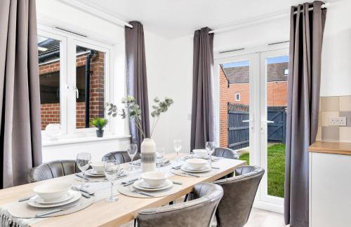 Contractors Retreat 3 bedroom house, sleeps up to 7, free parking - Foto 29