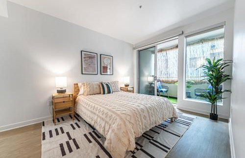 Stylish 2BDR & 2BTH - 15 mins walk to the beach! - Foto 39