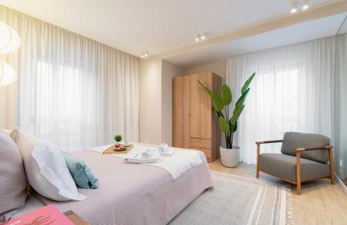 Stylish & Spacious Flat near the Beach by HostWise - Photo 3