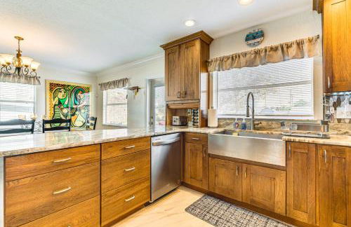 Spacious Canalfront Home with Pool about half Mi to Beach - Foto 10