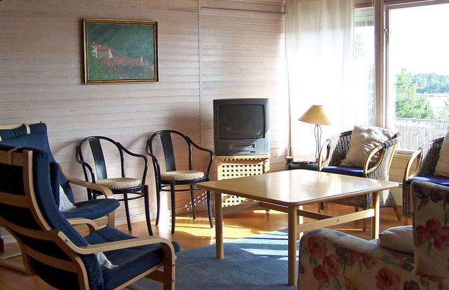 8 Person Holiday Home in Tanumshede - Photo 2