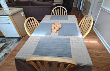 Workers Love It Here! 3 Bedroom House with screened in porch - Foto 9