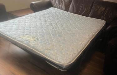 THE Clubhouse MASTERS GOLF THEMED 1 KING BED 1 BATH FURNISHED APARTMENT FULL SIZE KITCHEN FULL SIZE LEATHER PULL OUT SLEEPER SOFA IN LIVING ROOM & FULL SIZE LEATHER SOFA 1 GIG FIBER INTERNET DIRECTV PREMIUM PACKAGE ALL SPORTS & MOVIE CHANNELS & DVR - Foto 16