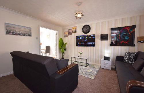 Highwoods Haven Luxury Stay with Garden and Parking - Foto 1