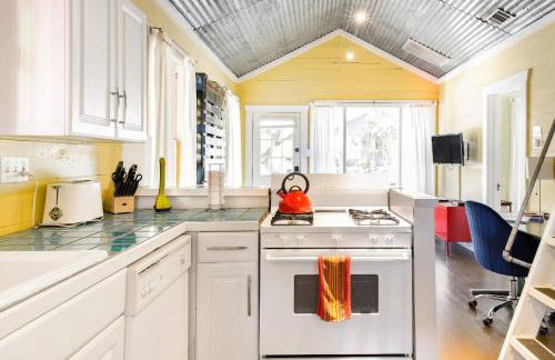 Peaceful Bungalow with Fenced Yard near Shops and Cafes - Photo 5