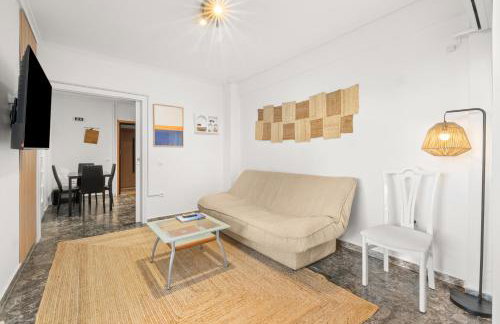 Boho Coastal Retreat with Jacuzzi, 1 min to Beach - Foto 6