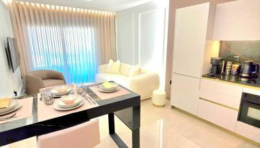 N K Suite - Design Boutique Stay with City view - Foto 1