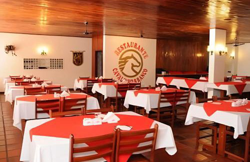 Espaçoso Flat com Varanda no Cavalinho Branco - Foto 34