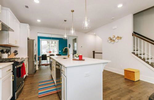 Birdsong Bungalow - Hot Tub, Game Room, Fire Pit - Foto 66