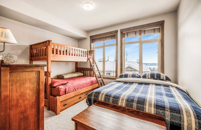 Southpoint 25 Two Bdrm Ski In Out HotTub - Photo 5