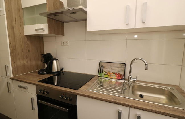 Stylish Apartment With Terrace - Photo 10