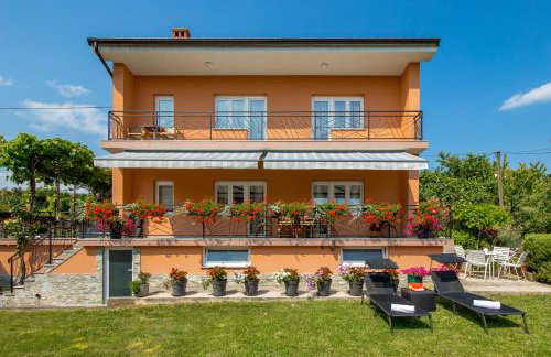 Apartment Flowers - Photo 1