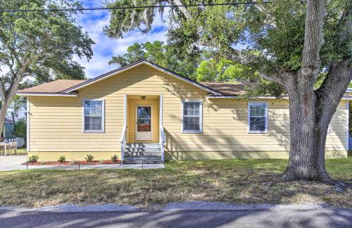 Home with Yard 1 Mi to Indian Rocks Beach and Golf - Foto 3