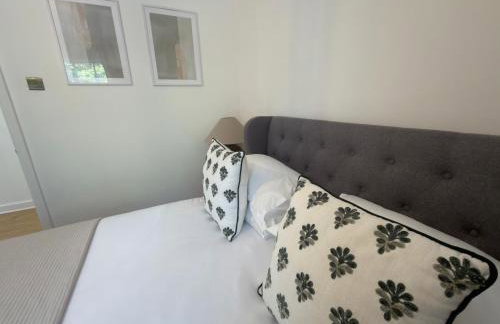Lux 2 Bedroom Ground Floor Apartment - Photo 13
