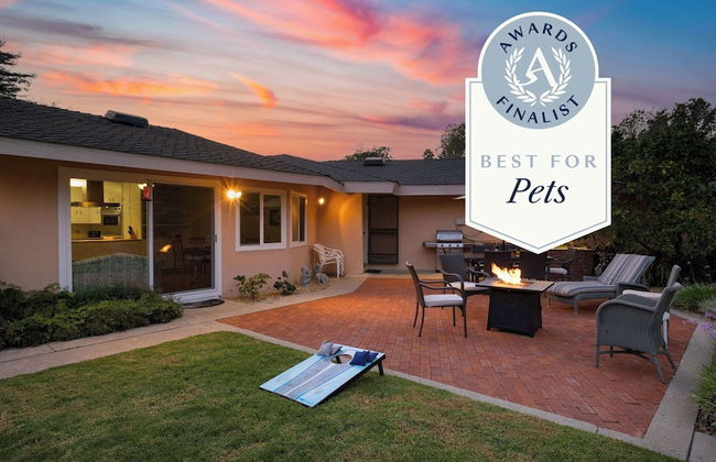 East Valley Manor by Avantstay Minutes to the Beach - Photo 1